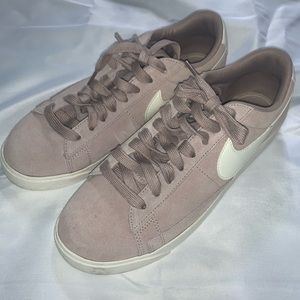 Nike Blazer Low Sneakers